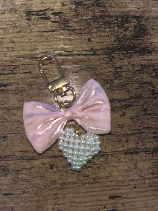 Bow pearl heart keychain